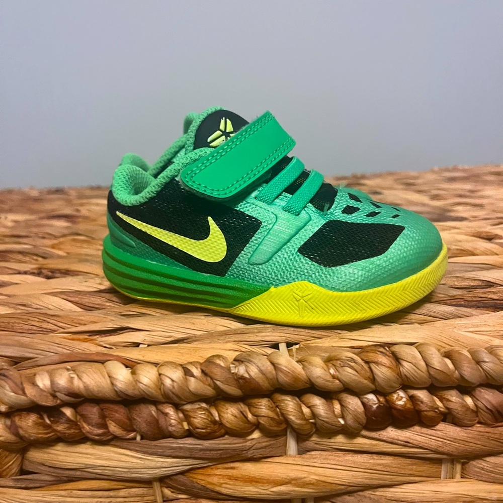 RARE Nike Kobe Bryant Grinch Green Mamba Mentality Baby Shoes Size 5C
